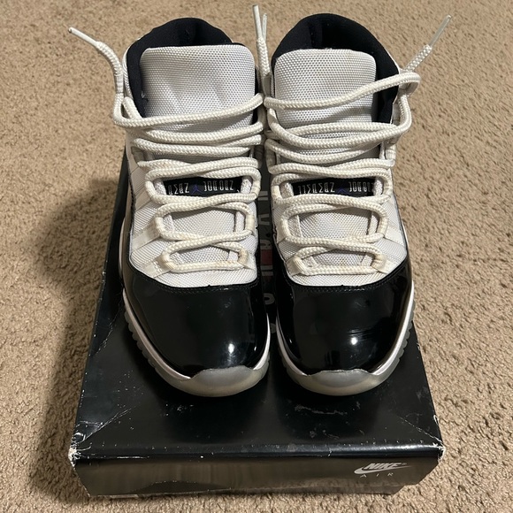Men’s Jordan 11 Concord - Picture 2 of 7